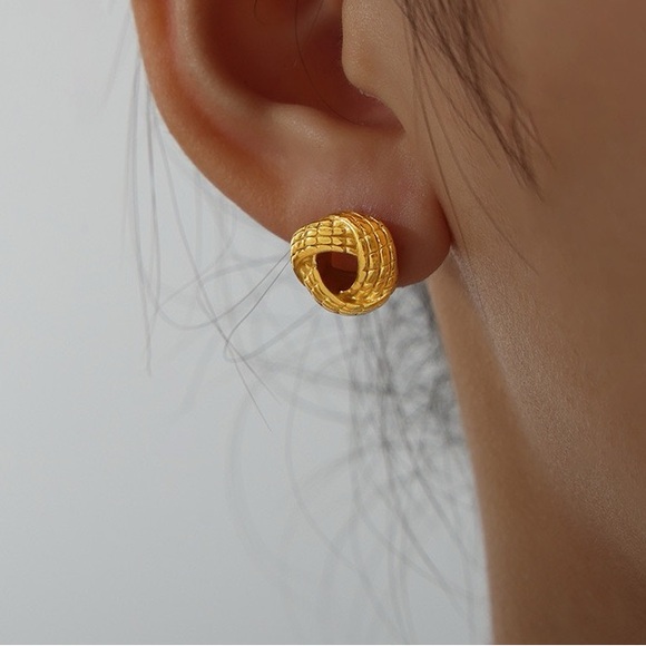 18K Gold Plated Knot Stud Earrings*Dainty Jewelry*Everyday Stud*Lightweight*ML - Picture 4 of 8
